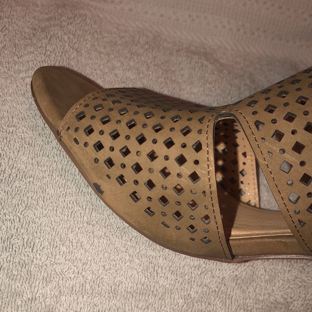 XOXO Sandals Tan 8M - Picture 6 of 8